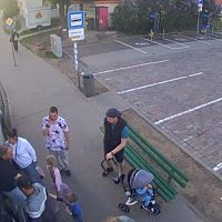Инцидент в Вецмилгрависе: толчок на остановке привлек внимание полиции Инцидент в Вецмилгрависе: толчок на остановке привлек внимание полиции