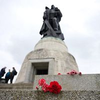 Рассказать про преступления про Сталина в Трептов-парке? Что думают немецкие историки