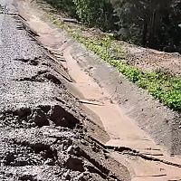 «Тут никакого Путина не надо — сами всё разнесём в хлам»: видео «ремонта» дороги взорвало сети «Тут никакого Путина не надо — сами всё разнесём в хлам»: видео «ремонта» дороги взорвало сети