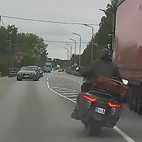 Штраф 6700 евро! Байкер из Эстонии поплатился за гонки с полицией Латвии (Видео)