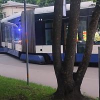 Трамвай сошел с рельс в Иманте: его протаранил водитель на высокой скорости (ВИДЕО)