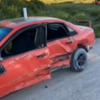 Под Алуксне автомобиль врезался в легендарный узкоколейный «Банитис»