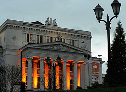 Operzvaigznes Maikls Spairss un Anita Račvelišvili sniegs solokoncertus Latvijas Nacionālajā operā