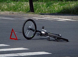Iecavā aplaupīts vīrietis, nogrūžot viņu no velosipēda