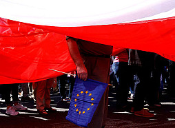 Polijas Konstitucionālais tribunāls tiesa atzīst Komunistisko partiju par antikonstitucionālu