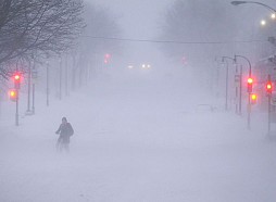 Vētras dēļ ASV atcelti vairāk nekā 10 000 avioreisu