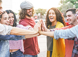 Kampaņā jauniešiem skaidros piekrišanas nozīmi attiecībās