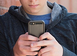 Aptauja: Latvijā 76% iedzīvotāju atbalsta sociālo tīklu lietošanas ierobežošanu bērniem un jauniešiem