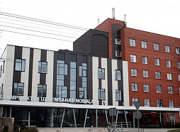 Traumatoloģijas un ortopēdijas slimnīca piedzīvo pacientu pieplūdumu slideno ielu dēļ