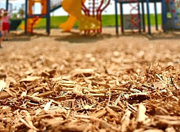 Ēbelmuižas parkā atklās bērnu rotaļu laukumu