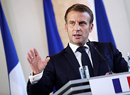 Kremlis paziņo par Putina gatavību tikties ar Makronu