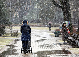 Sestdien saule mīsies ar mākoņiem un vietām snigs