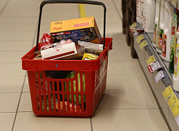 EM: Nebūtu pareizi atklāt pārtikas cenas veidojošās izmaksas par katru produktu