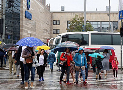 Lietainai nedēļas izskaņai sekos saulainākas darba dienas