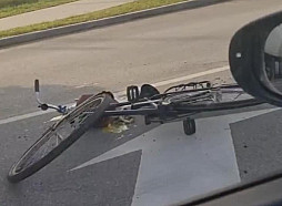 Sestdien negadījumos cietis gājējs un velosipēdists