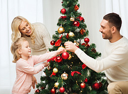 Aptauja: Gandrīz 60% Latvijas iedzīvotāju gada nogales svētkus pavadīs mājās