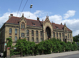 Rīgas 1. slimnīcā ievieš stingrākus gripas epidēmijas ierobežošanas pasākumus