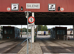 Pasažieru pārvadātāji vairs nedrīkstēs veikt neregulāros pasažieru pārvadājumus uz Baltkrieviju un Krieviju