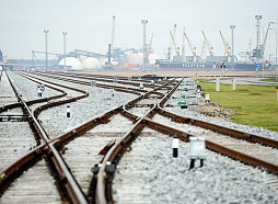 Muita kuģa konteinerā konstatē viltotus parfimērijas izstrādājumus