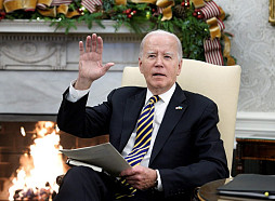 Baidens: Tramps grauj ne tikai Balto namu, bet arī ASV demokrātiju