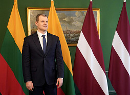 Skandālu vajātais Lietuvas premjers atkāpjas no amata