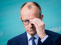 Mercs: Vācija neizraidīs politiski vajātus cilvēkus