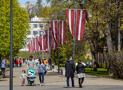 Aptauja: Latvijas Neatkarības atjaunošanas dienu par īpaši atzīmējamu uzskata četras piektdaļas iedzīvotāju