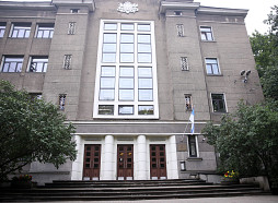 Rīgas 49.vidusskolas sporta zālē par 25 436 eiro mainīs apgaismojumu