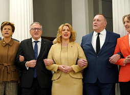 Valdība jūlija beigās dosies divu nedēļu pārtraukumā