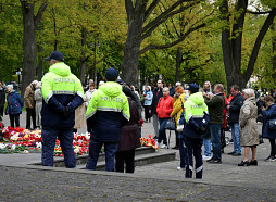 Policijai piemērots 350 eiro sods par pionieru nozīmītēm