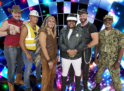 “Village People” Rīgā. Diskotēku ikona, brīvības simbols un…Donalda Trampa himna