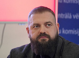 Bērziņa atstādinās VDAA vadītāju Liopu