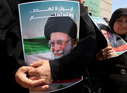 Teherānā triecienos izpostīta ajatollas Hamenei rezidence