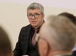 VM valsts sekretāres vietnieks finanšu jautājumos pērn nopelnījis teju 100 000 eiro