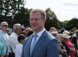 Elksniņš slepenībā tiesājas ar VID