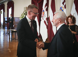 Valstiskuma balvu saņēmis mākslas vēsturnieks, kādreizējais Rundāles pils direktors Lancmanis
