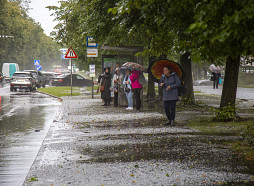 Svētdien Latvijā stipri līs un upēs paaugstināsies ūdens līmenis