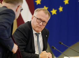 EK: Latvijas 2026. gada budžeta plāns novērtēts kā atbilstīgs ES fiskālās sistēmas prasībām