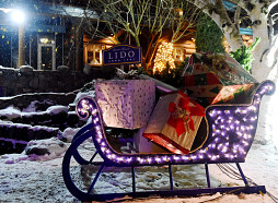 Aptauja: Latvijā 70% iedzīvotāju šogad Ziemassvētku dāvanām plāno atvēlēt līdz 250 eiro