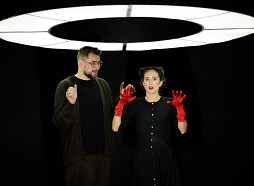 Čehova teātra arkādē piedzīvota pirmizrāde: Nika Peina “Zvaigznāji” Dž. Dž. Džilindžera iestudējumā