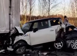 Vairāku auto sadursmē uz Jaunjelgavas ceļa cietusi viena persona