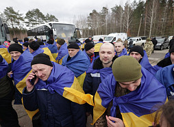 No Krievijas gūsta mājās atgriezušies 200 Ukrainas karavīru