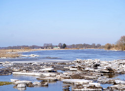 Naktī Latvijas austrumu daļā vietām iespējams neliels sals