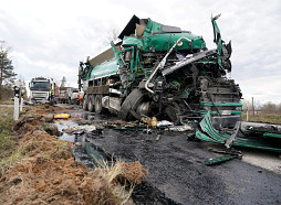 Avārija uz Liepājas šosejas varētu būt izraisīta neatbilstošas braukšanas trajektorijas dēļ