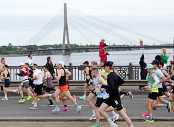 Rīgas ielās devušies tūkstošiem maratonistu