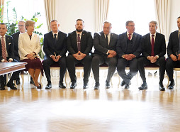 Valdības ministri pēc nepieciešamības uz sēdēm sanākšot arī trīs reizes nedēļā