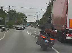 No policijas bēgošs motociklists saņem 6700 eiro sodu un paliek bez tiesībām
