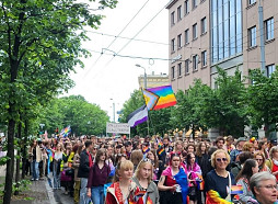 Vairāki tūkstoši cilvēku Rīgas centrā piedalās praida gājienā «Ceļš uz brīvību»