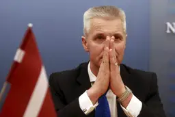 Pabriks vizītē ASV uzsver nepieciešamību palielināt ASV militāro atbalstu Latvijai