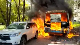 Brīvdienās degušas piecas vieglās automašīnas un autobuss